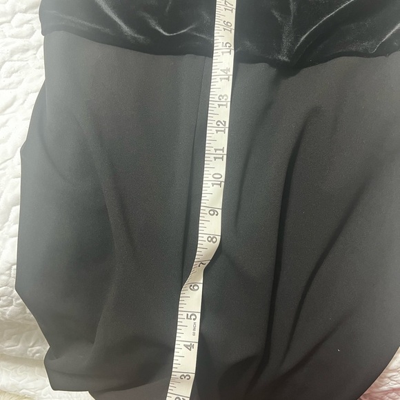 Lauren Ralph Lauren Velvet-Crepe
Sleeveless Jumpsuit 18 Black - Picture 8 of 16